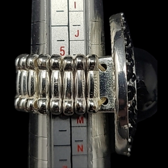 SILVER TONE RING WITH BLACK RHINESTONES STRETCH BAND (COSTUME JEWELRY) - Picture 5 of 6